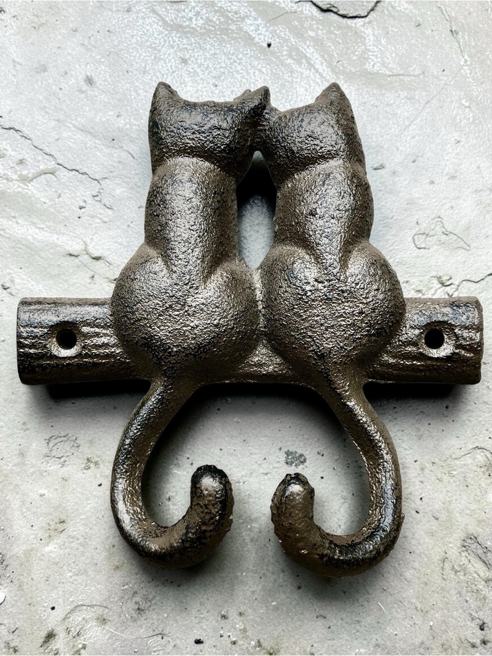 Cast Iron Double Cat Wall Hook in Dark Bronze
